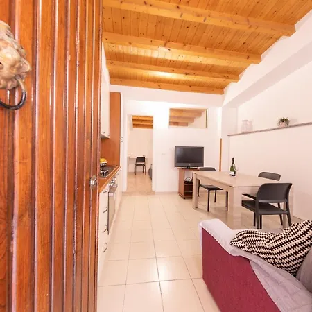 Apartment Carrettieri 9 *