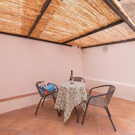 Apartment Carrettieri 9 *